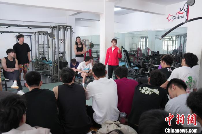 湖北高校体育教师补贴现状探究