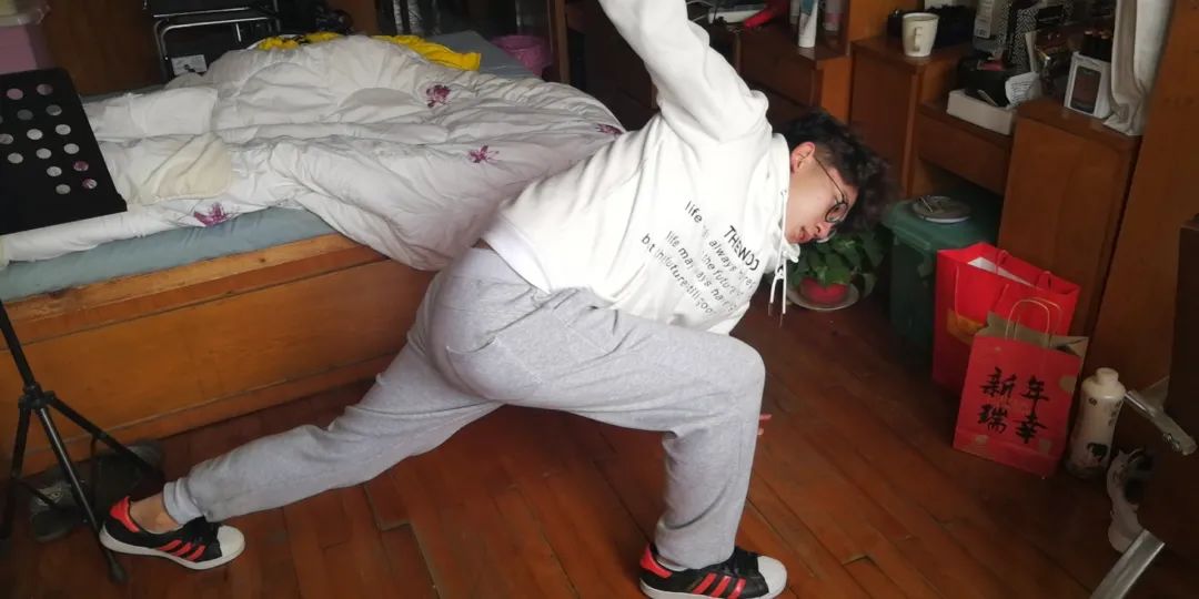 在家观看体育课搞笑视频，乐趣与健康的完美结合
