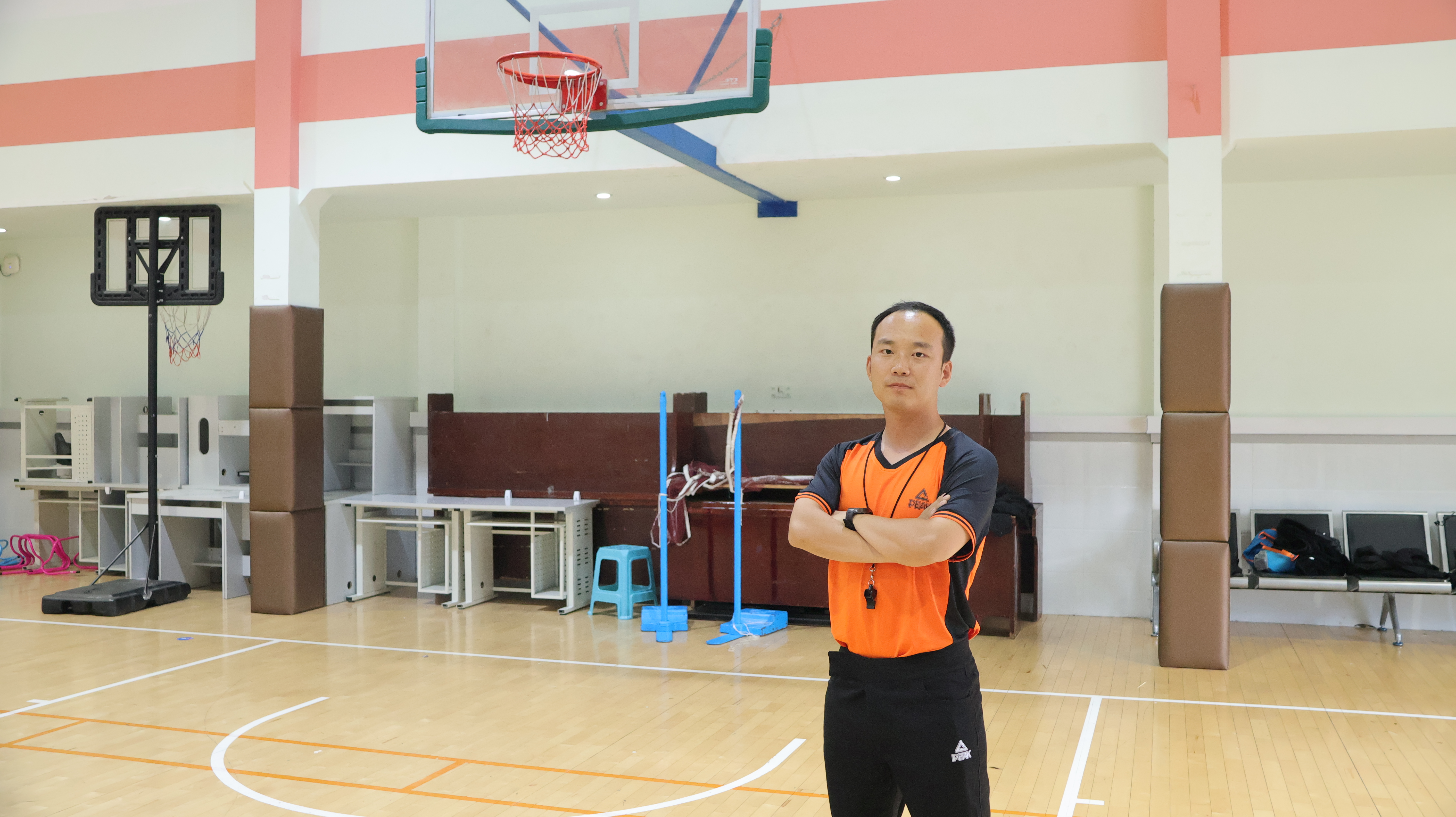 方勇体育老师与女篮的奋斗历程