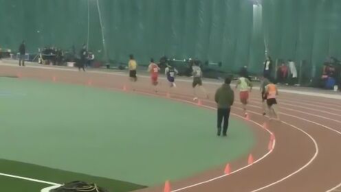 体育生跑800米，内心独白与挣扎