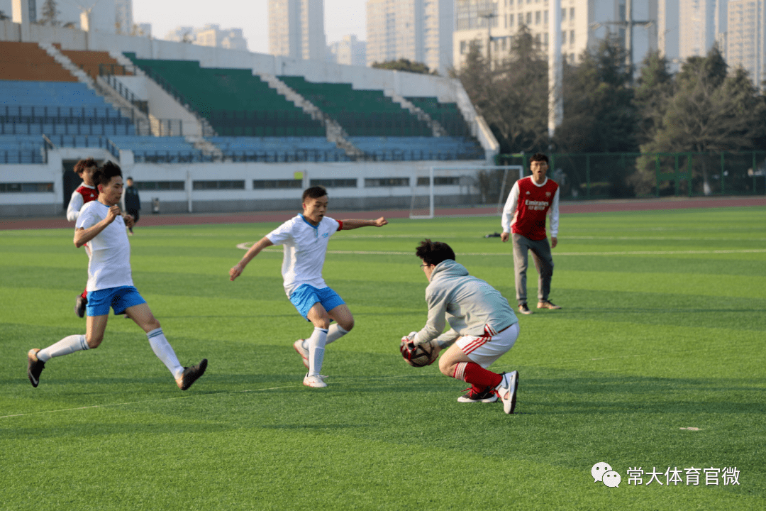 大学体育足球观后深思，激情、团队与超越