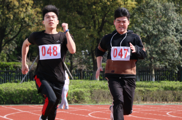 体育中考跑步项目中男生的距离挑战，探索男子跑步赛事背后的意义与价值