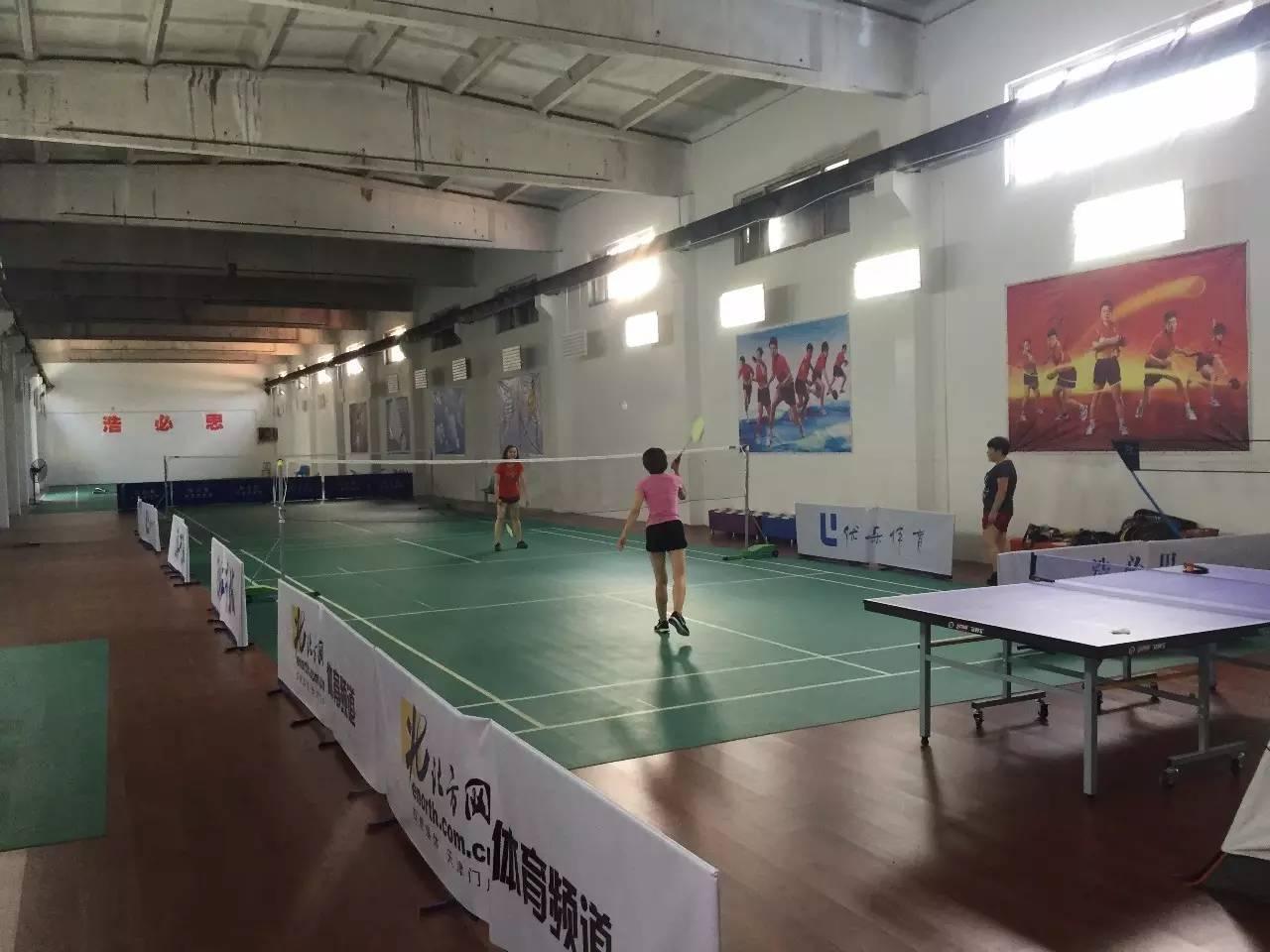 体育馆在右侧的英语表达及其重要性