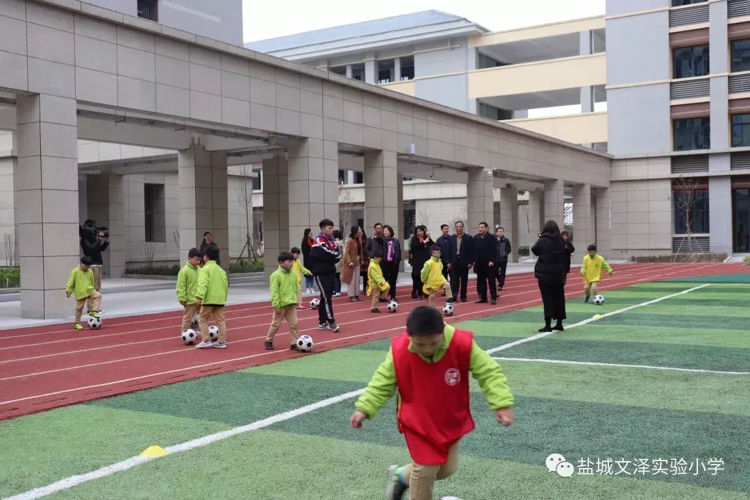 实验中学特色体育项目，塑造学生全面发展新篇章
